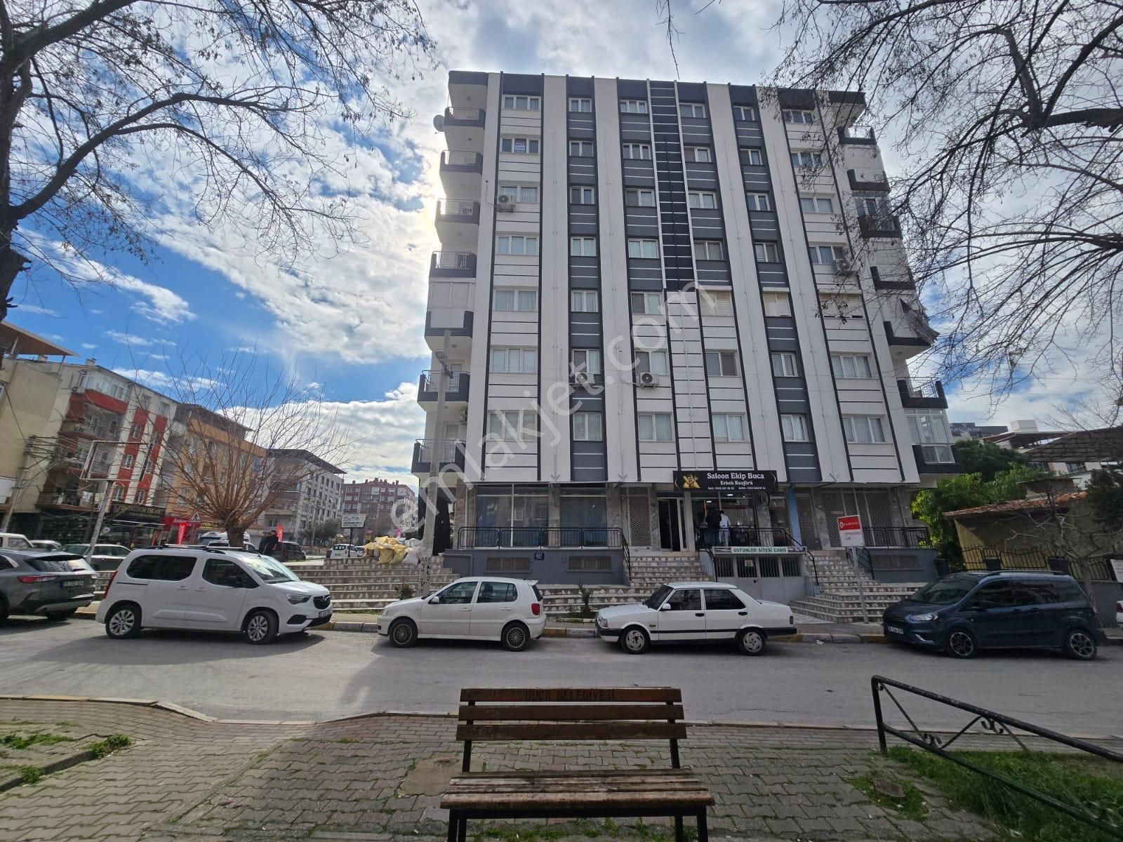 Buca Yıldız Satılık Daire Buca Yıldız Mah. Satılık 3+1 130 M2 Daire Ara Kat Asansörlü