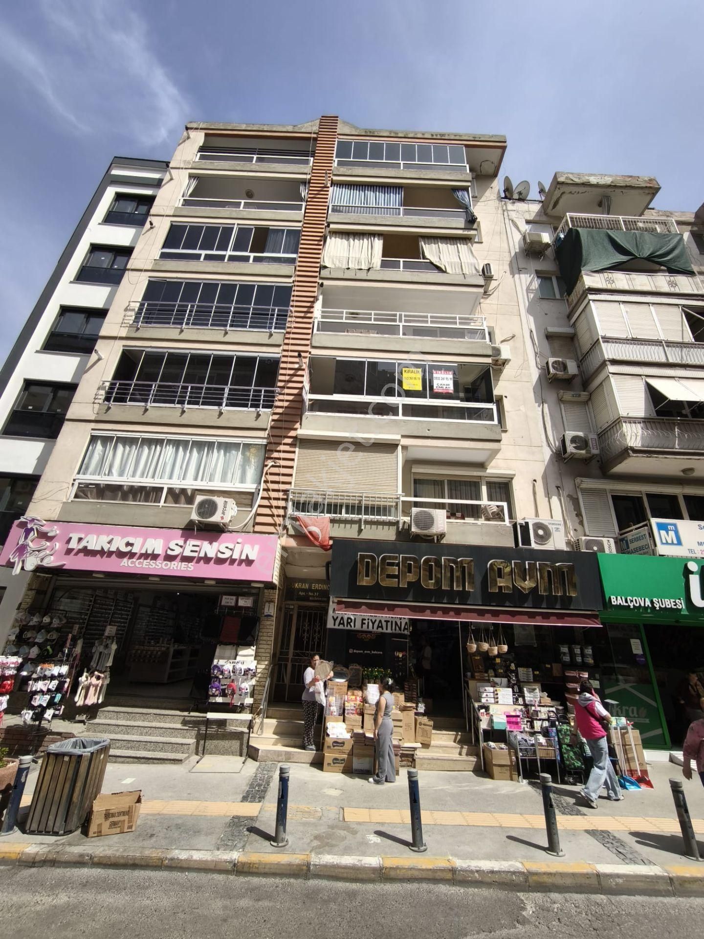 Balçova Ata Cad.metro Yakını Asansörlü D.gazlı Arakat 3+1 Kiralık Daire