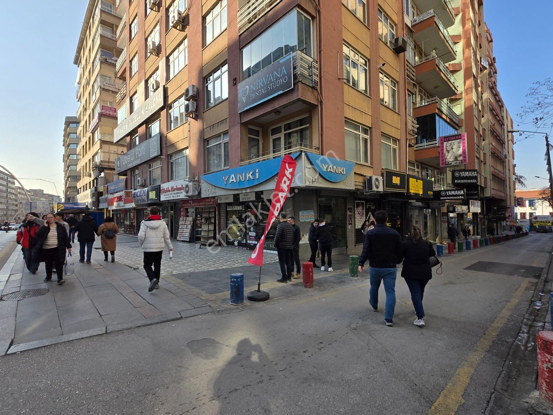 Meşrutiyet Caddesinde 36 M2 Satılık Köşe Mağaza - Görsel 29