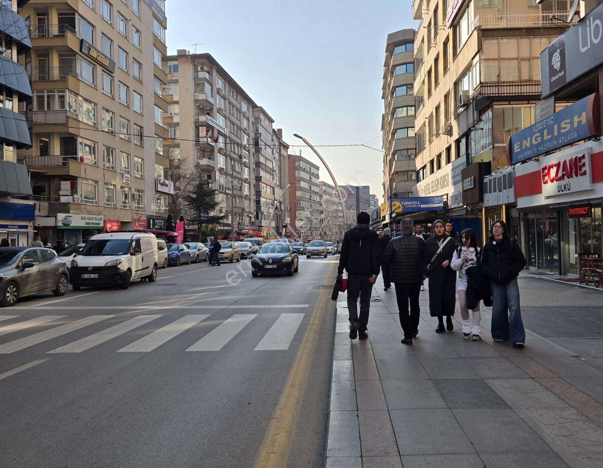 Meşrutiyet Caddesinde 36 M2 Satılık Köşe Mağaza - Görsel 16