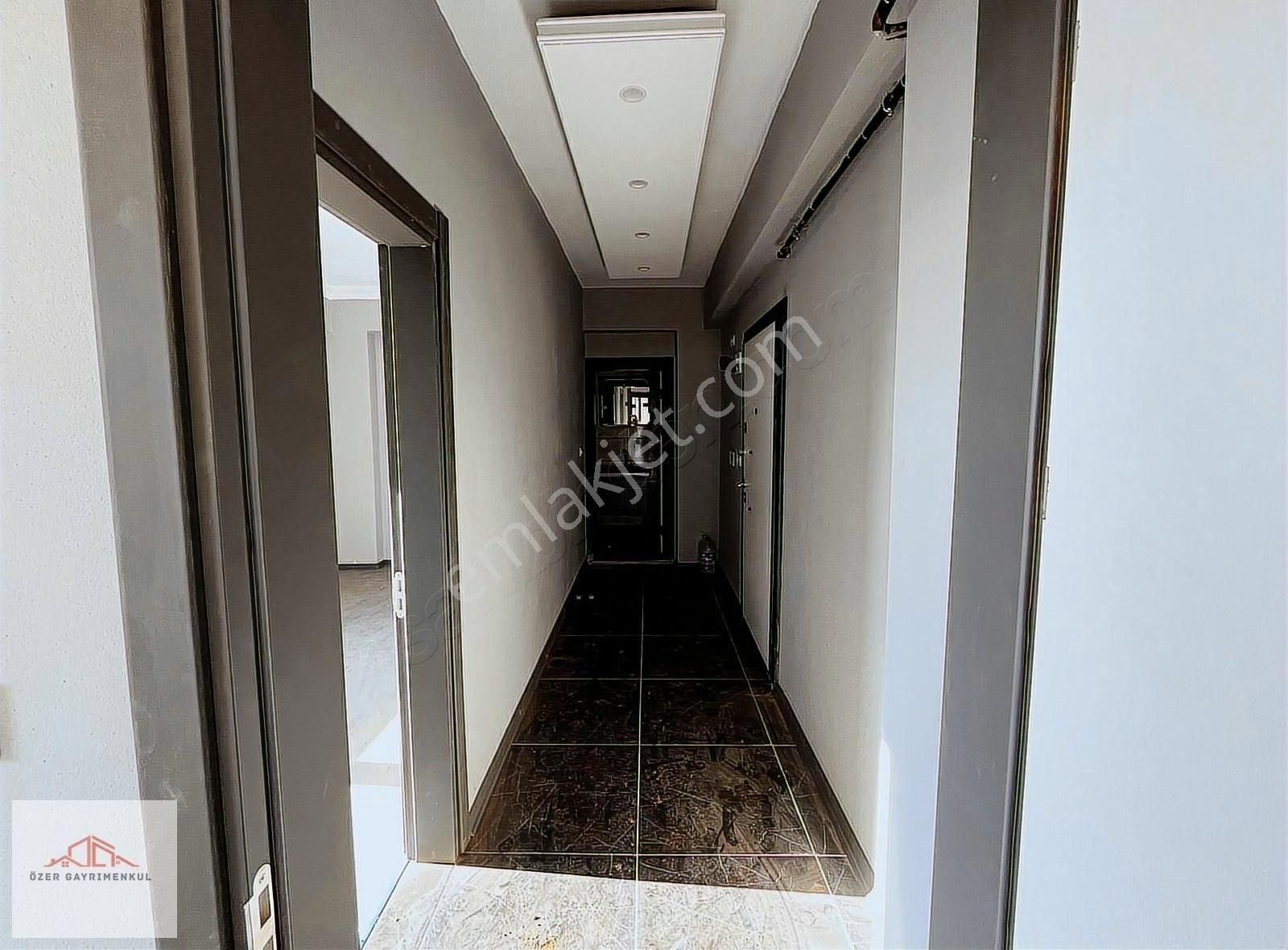 Karasu Aziziye De Müstakil Bahçe Kullanımlı Satılık 1+1 Daire