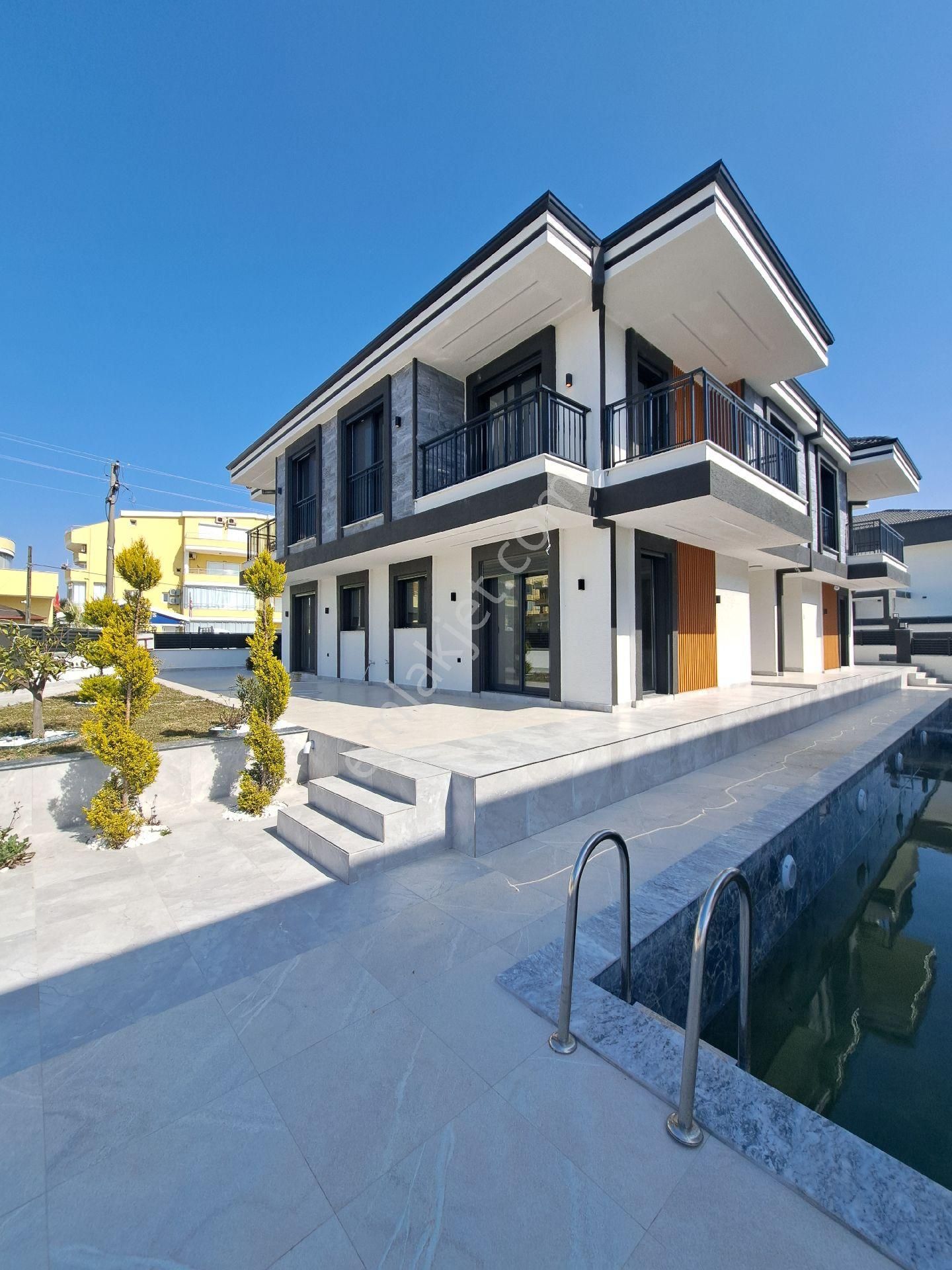 Didim Hisar Satılık Villa Didim Hisar Mahallesi Havuzlu Site İçerisinde 3+1 Sıfır Villa