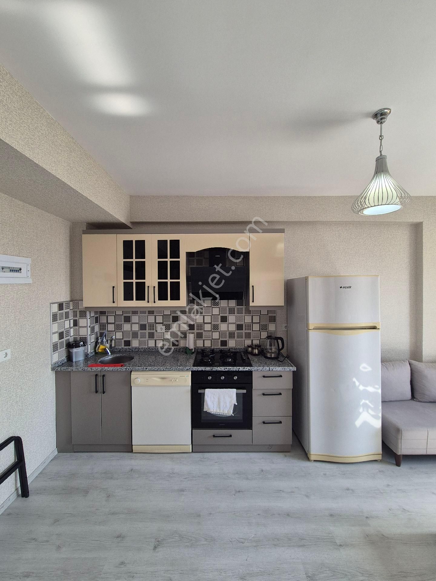 Yeşiltepe'de 1+1 Full Eşyalı Cadde Üzerinde Hasarsız Kiralık Daire
