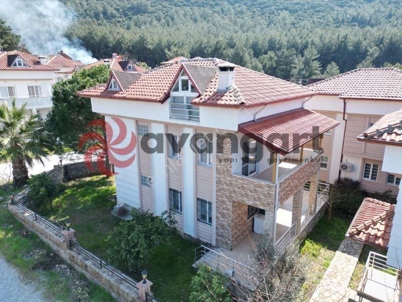 Kuşadası Güzelçamlı Satılık Villa Kuşadası, Güzelçamlı, Manzaralı, Eşyalı, Havuzlu, Şömineli Villa