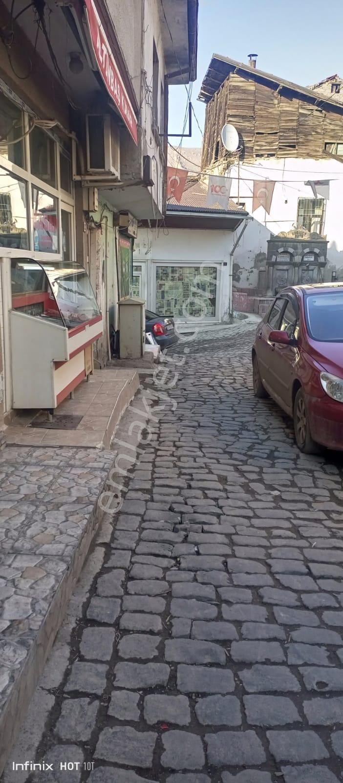 Çarşı İçinde İkinci Kat Dolğalgazlı Kiralık Dükkan - Görsel 9