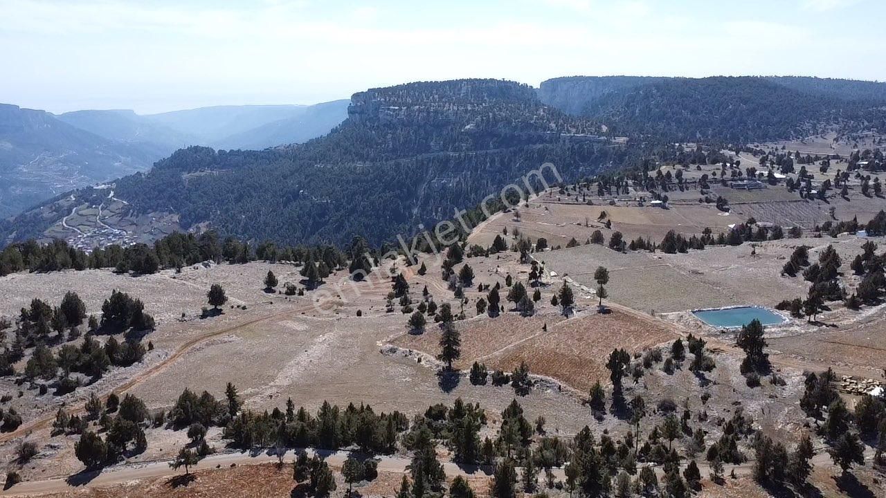 Çerçili Süpürgelik’te Dağ-vadi-doğa-deniz Manzaralı 5.600 M2 Satılık Tarla - Görsel 2