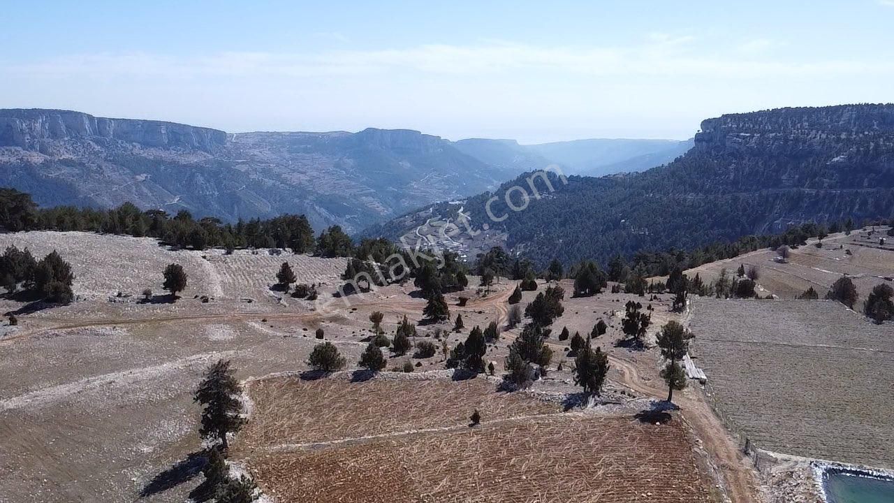 Erdemli Çerçili Satılık Tarla Çerçili Süpürgelik’te Dağ-vadi-doğa-deniz Manzaralı 5.600 M2 Satılık Tarla