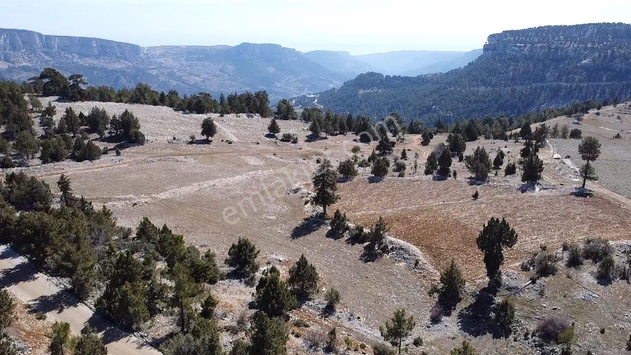 Çerçili Süpürgelik’te Dağ-vadi-doğa-deniz Manzaralı 5.600 M2 Satılık Tarla - Görsel 3