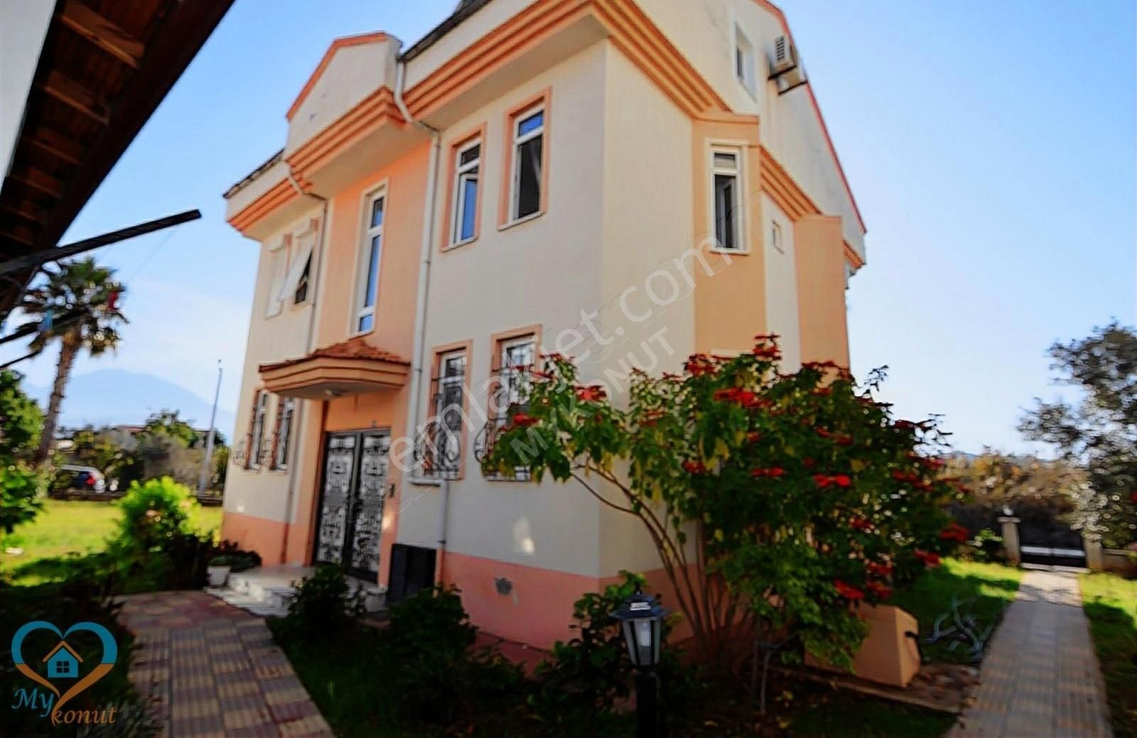 Mykonut'tan Çalış Sahilde Deniz Manzaralı Satılık 2+1 Daire