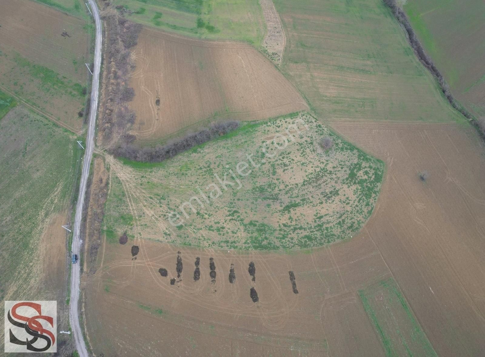 Adapazarı Büyükhataplı Satılık Tarla Büyükhataplıda Çiftlik Ve Ev Ruhsatı Alınmış 8,866 M² Tarla