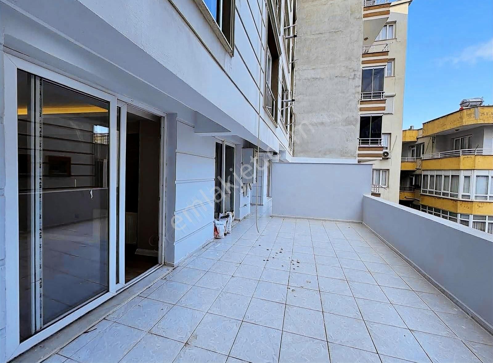 Çarşı Merkezde Teraslı 3+1 İzbana 5 Dakika 180 M2 Ara Kat - Görsel 4