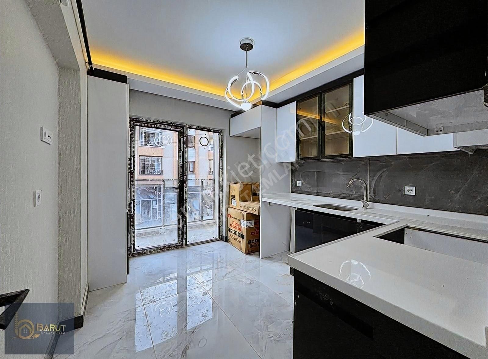Baruttan Merkezde Güney C. Arakat 2+1 Sıfır Daire 1.kat