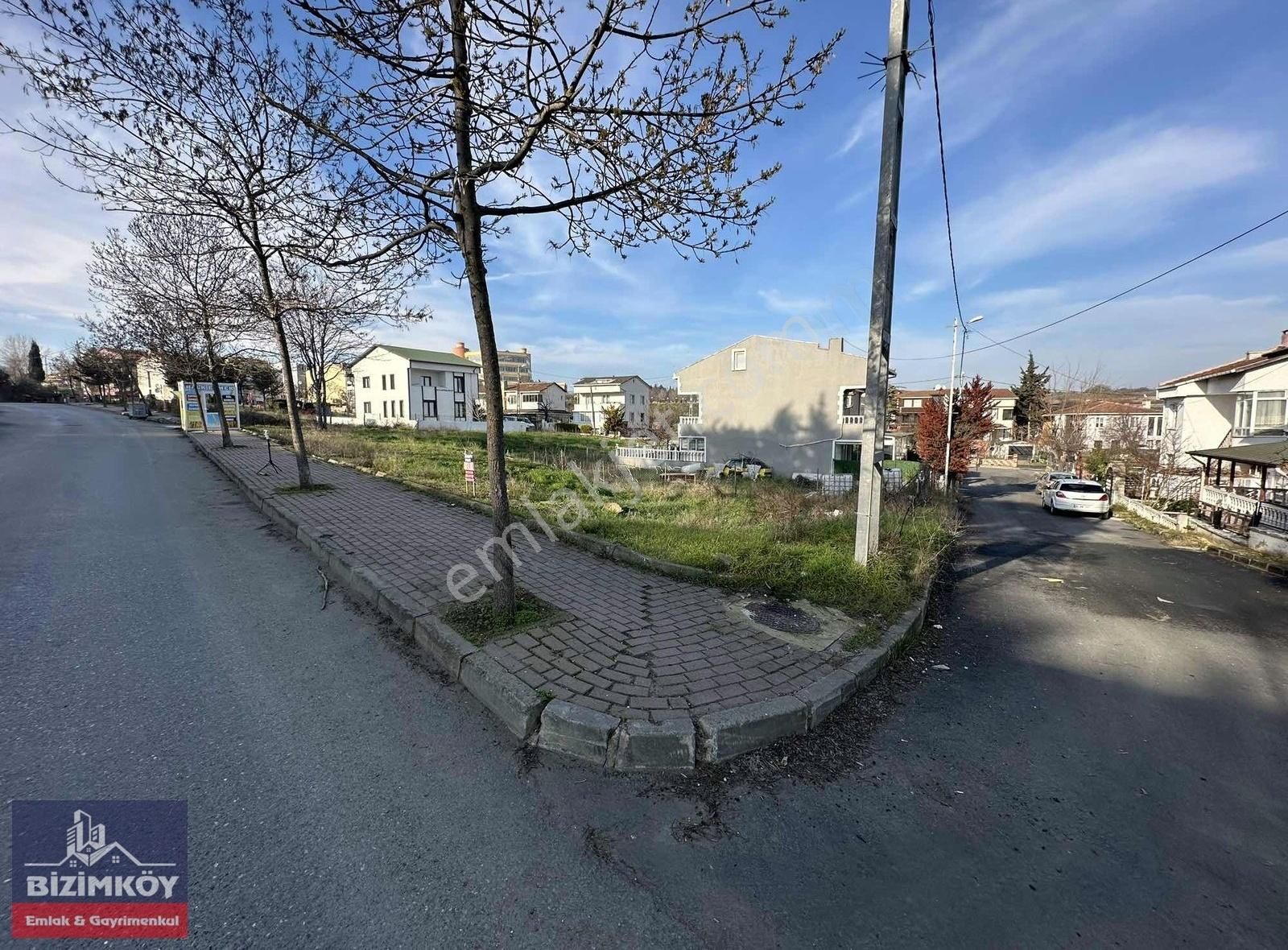 Silivri Cumhuriyet Satılık Villa İmarlı Silivri Bizimköyde Cadde Cepheli 248 M2 Satılık Köşe Parsel