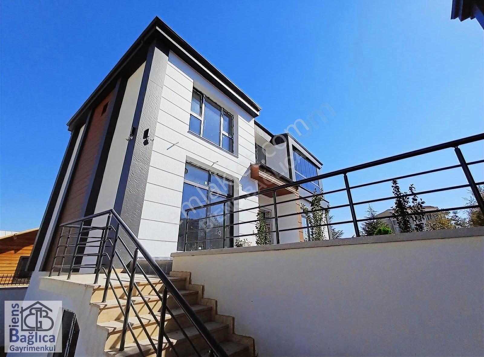 Etimesgut Bağlıca Satılık Villa Biens Den Bağlıca Merkezde 6+1 3 Katlı Bodrumsuz Ultralüks Villa