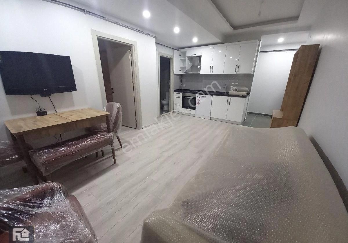 Ataşehir Örnek Kiralık Daire F-l Emlaktan Ataşehir Örnek E-5 Metro Yakını 1+1 Eşyalı 1. Katta