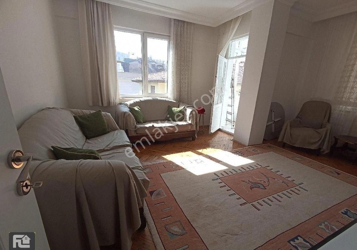Üsküdar Bulgurlu Kiralık Daire F-l Emlaktan Metro Yakını 3+1 Eşyalı Öğrenci Ve Bayan Bekara Uygun