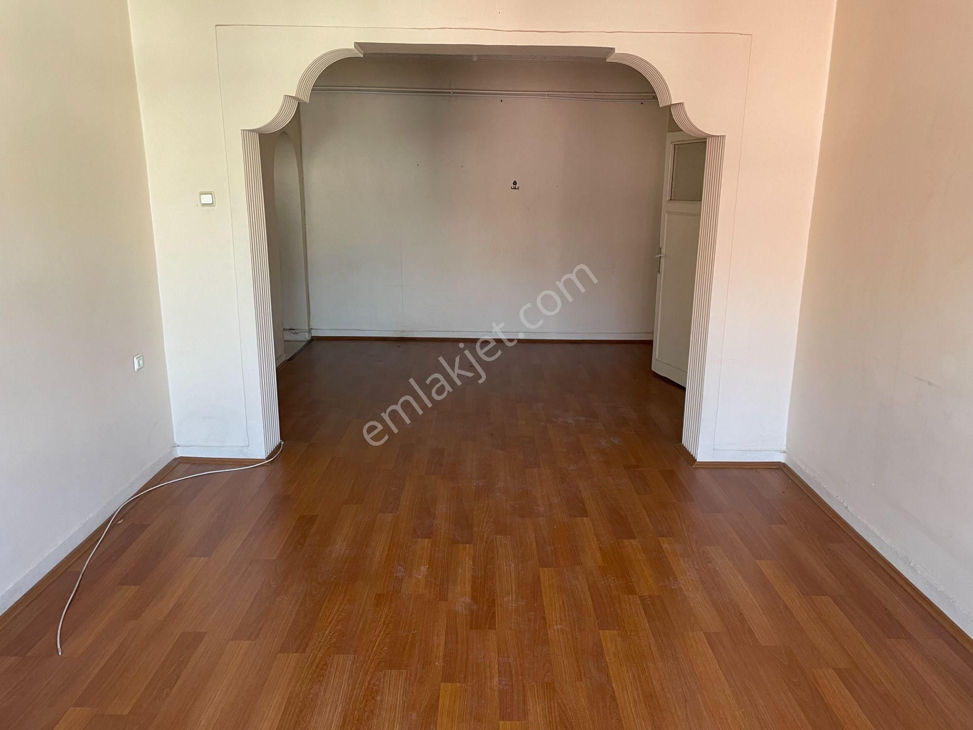 Çankaya Esatoğlu Kiralık Daire Başak Sokak 2+1 80m2 Kombili 2, Kat Arka Güney Doğu Cepheli Banyo