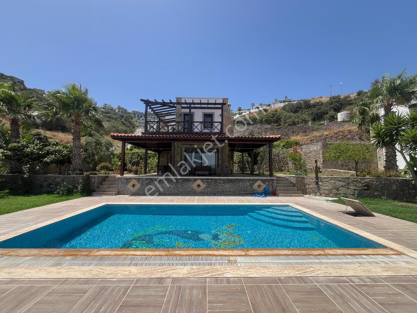 Gündoğan Deniz Manzaralı Havuzlu Geniş Bahçeli 3+1 Kiralık Villa
