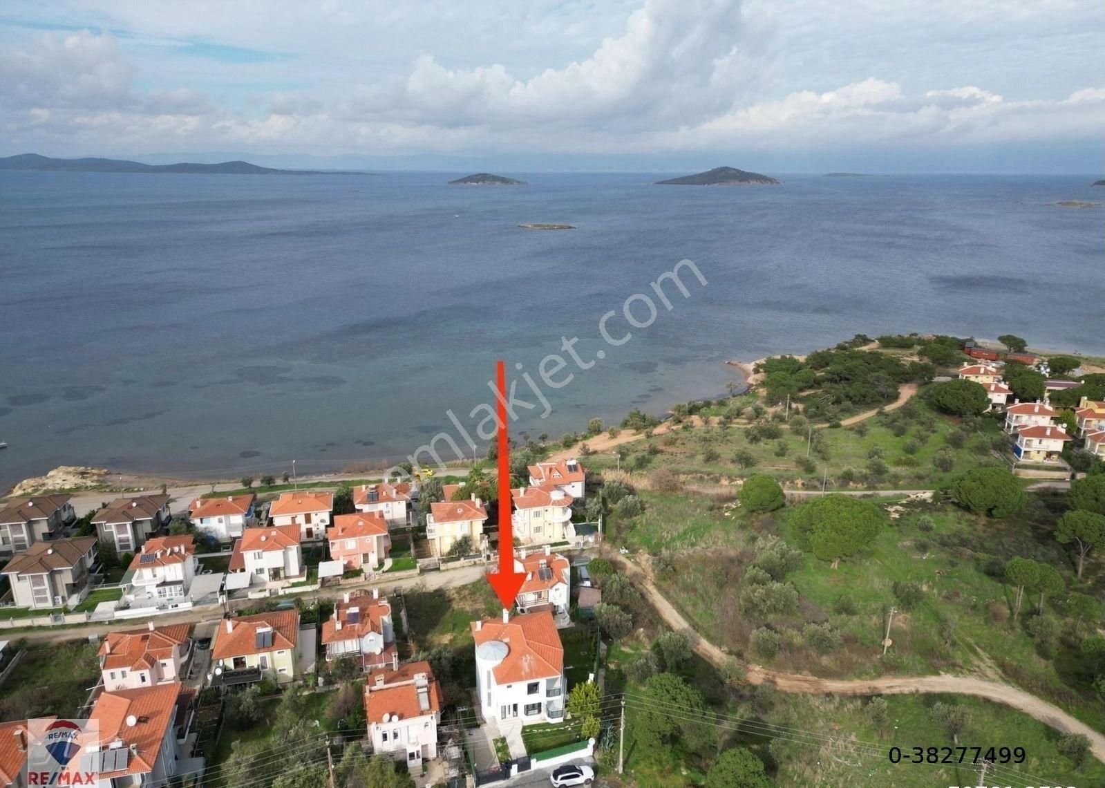 Ayvalık Sahil Kent Satılık Villa Ayvalık Sahilkent’te Panoramik Deniz Manzaralı Eşyalı Satılık Tripleks Villa