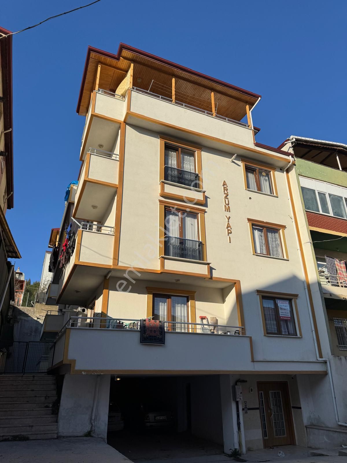 Körfez Çamlıtepe Satılık Daire Emek Emlak'tan Çamlıtepe Mah.de Satılık 2+1 Yeni Daire S-2666