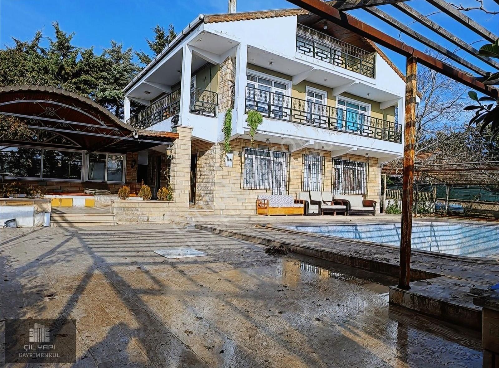 Büyükçekmece Celaliye Satılık Çiftlik Evi ## Çil Yapıdan Celaliye'de 3279 M2 Arsa İçerisinde Ciftlik Evi #