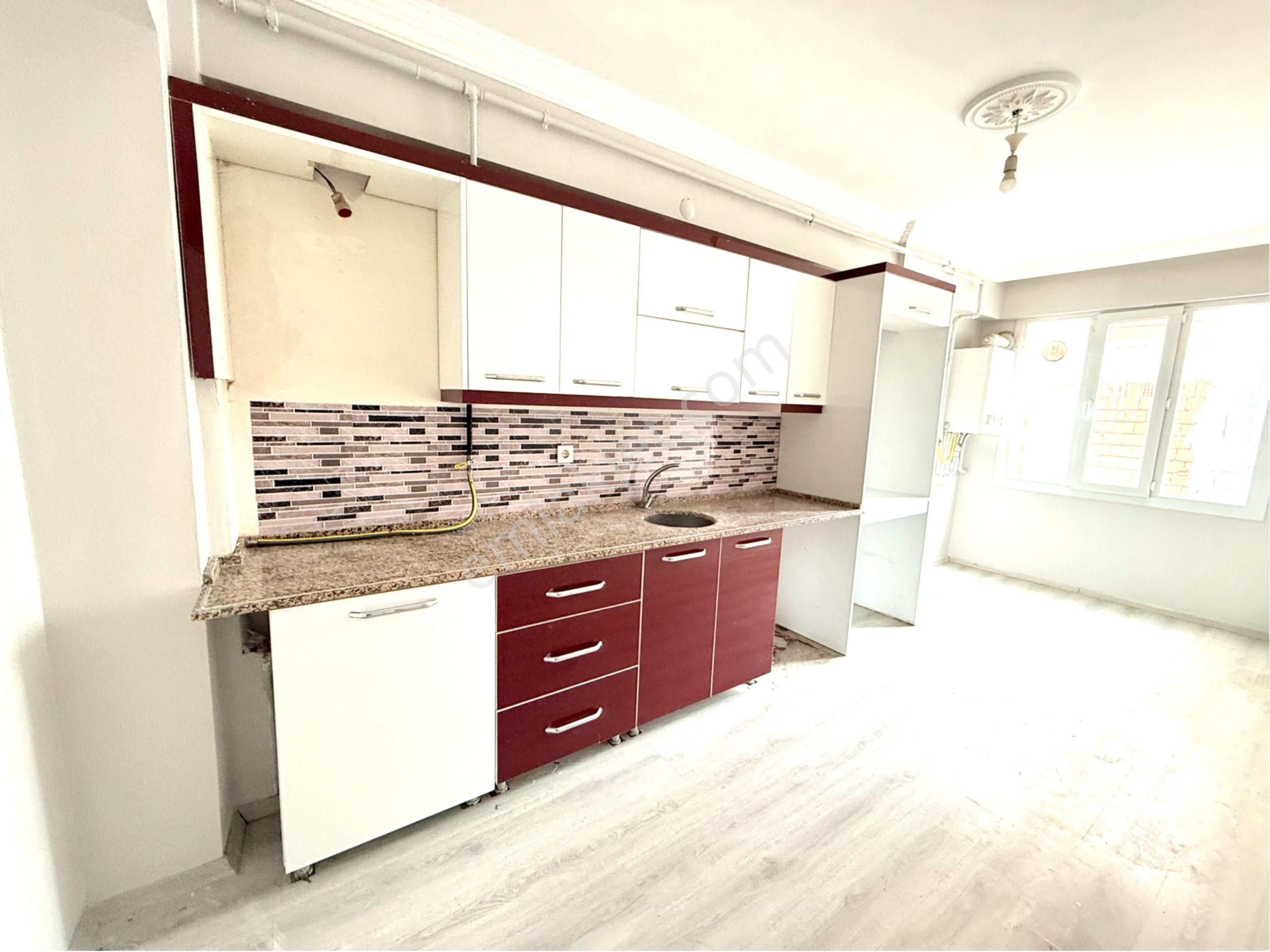 Emlak Center'dan Yeni Mah Satılık 2+1 4 Yaşında Daire