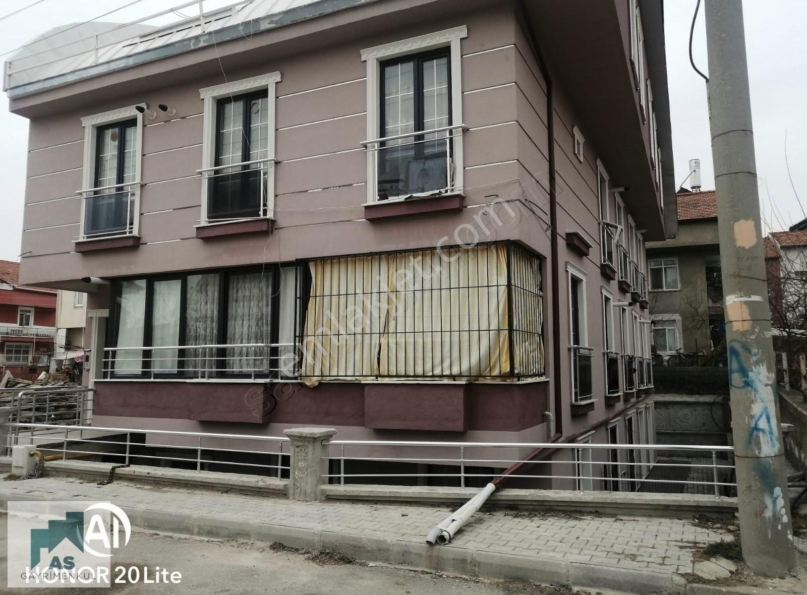 Isparta Merkez Fatih Kiralık Daire Fatih Mahallesi Pazartesi Pazarı Üst Kısmında 1+1 Eşyalı Apart