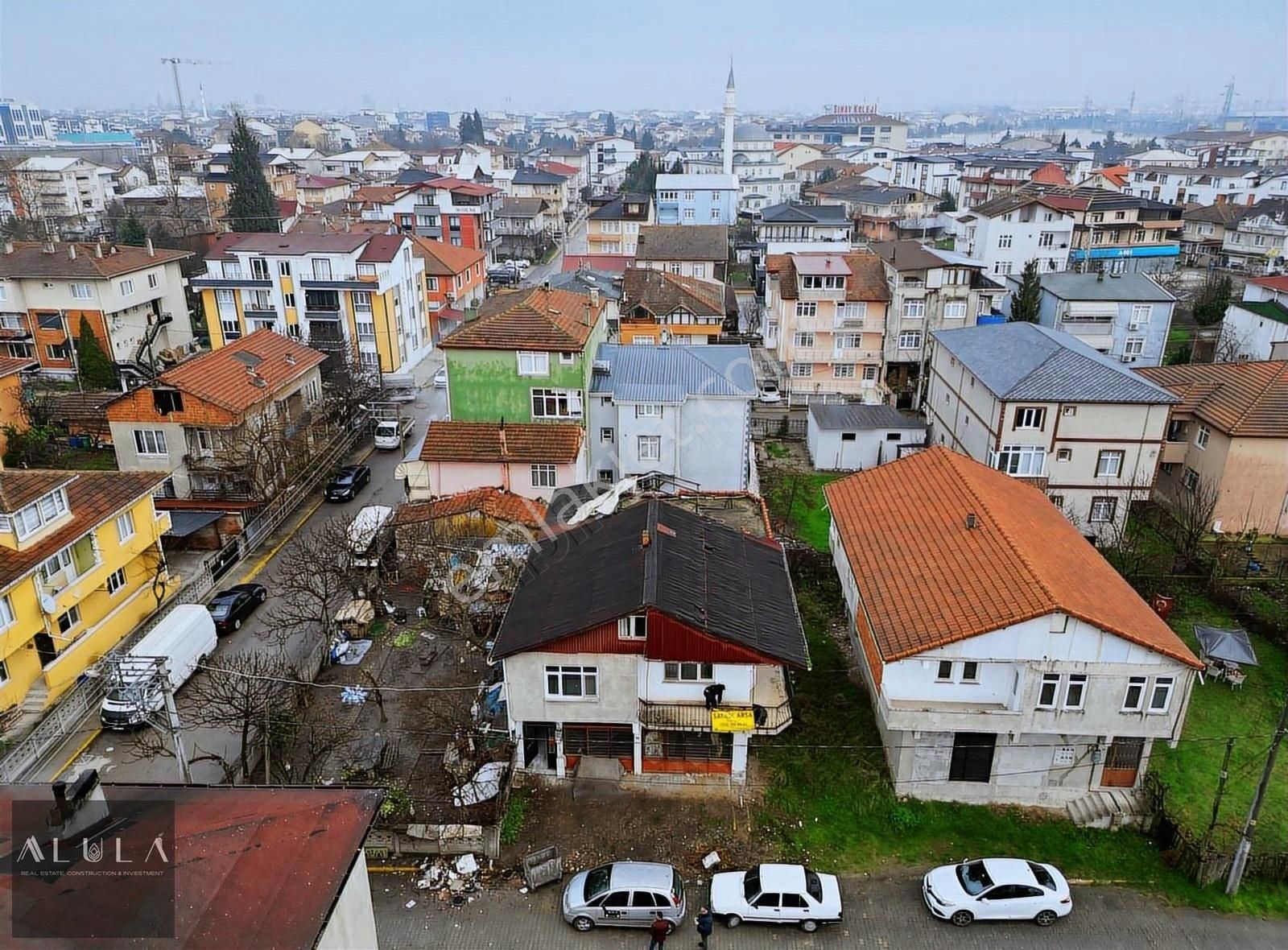 Kartepe İstasyon Satılık Müstakil Ev Kartepe İstasyon 279m2 Arsa İçerisinde 2 Dükkan 1 Daire Satılık