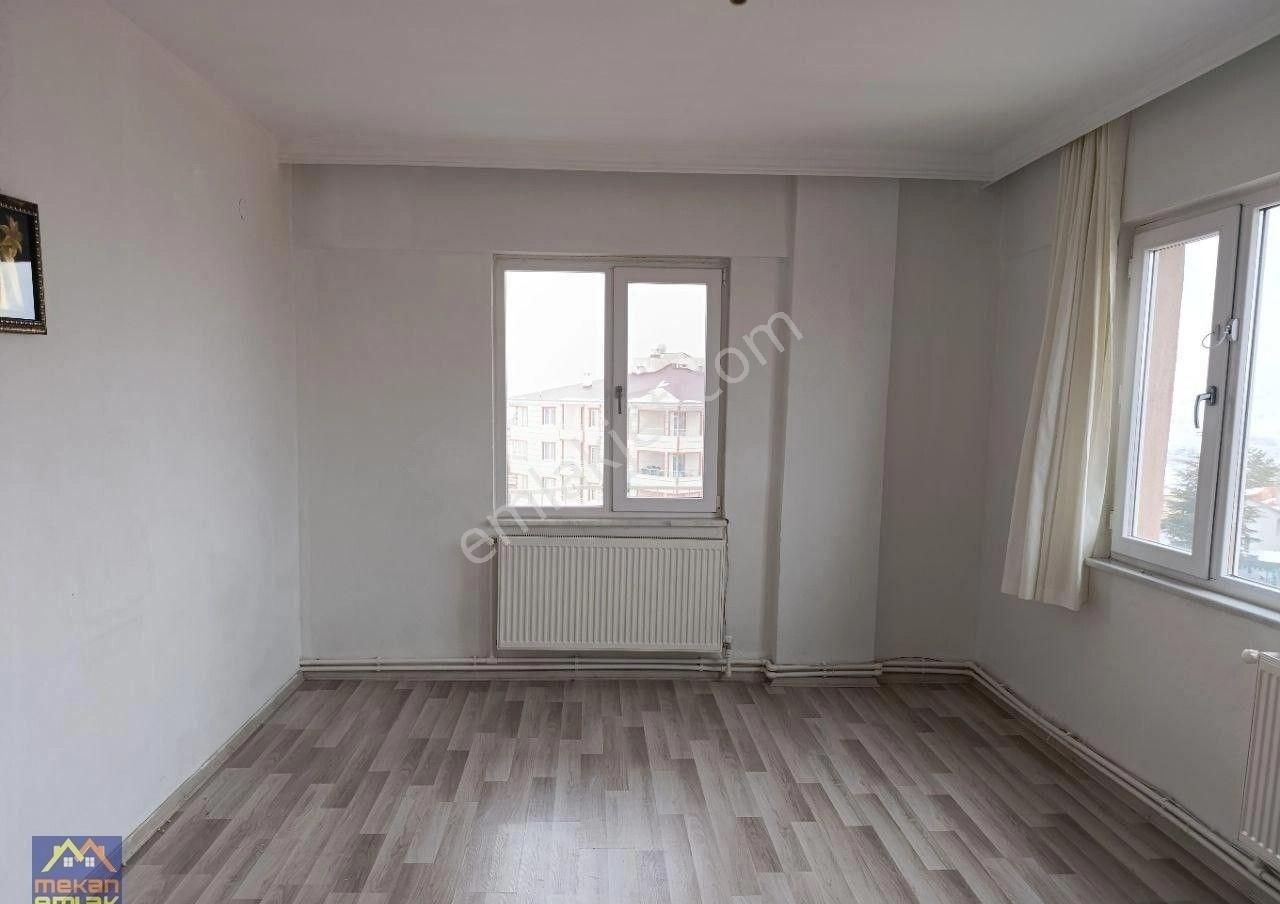 Develi Feneseyukarı Kiralık Daire Mekan Gayrımenkul 'den Fenese Mah . Çarşıya Yürüme Mesafesinde Kiralık Daire