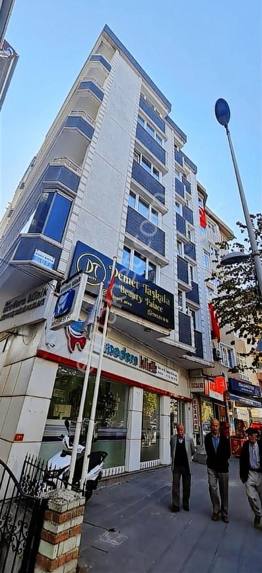 Avcılar Denizköşkler Kiralık Daire Avcıların En İşlek Caddesinde Çarşı İçi Metrobus Yakını Daire