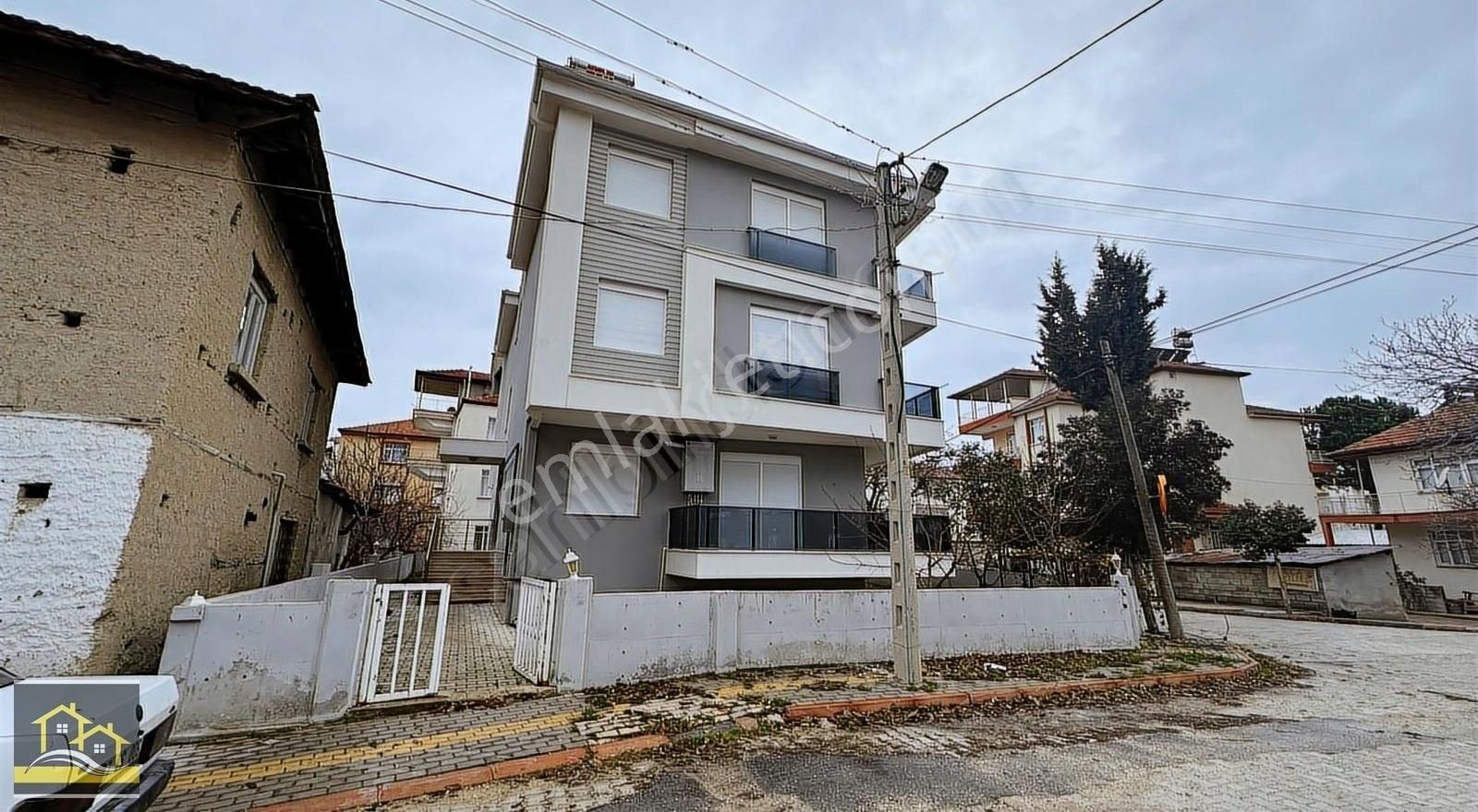 Korkuteli Uzunoluk Kiralık Daire Arif Emlaktan Kiralık 2+1 Doğalgazlı Girişkat