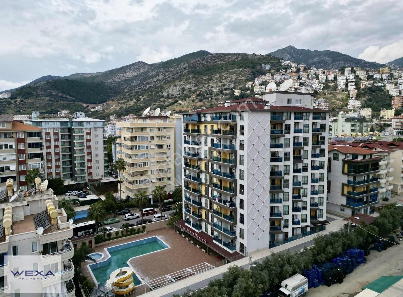 Alanya Kızlar Pınarı Satılık Daire Şehrin Merkezi - Full Aktiviteli Kompleks Geniş 1+0