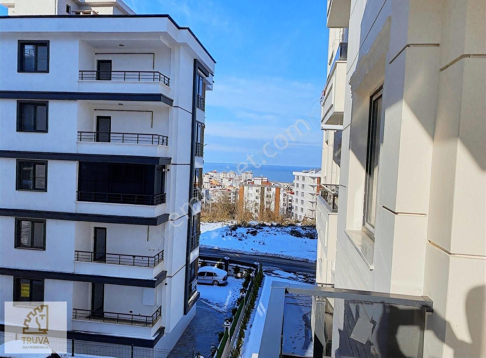 Truva'dan Körfez'de Toplu Konut Bulv. Yakın 1+1 Satılık Daire