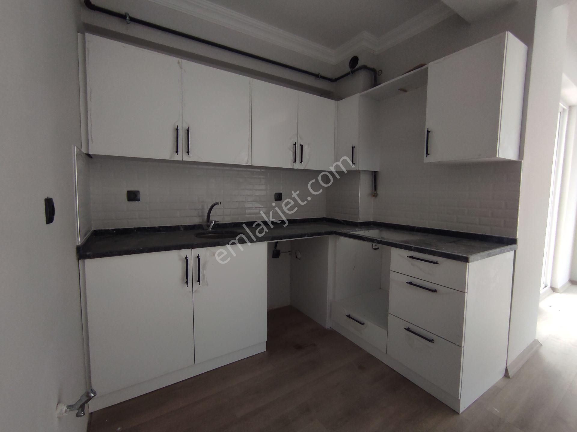 Truva'dan Körfez'de Deniz Manzaralı Ara Kat Satılık 1+1 Daire