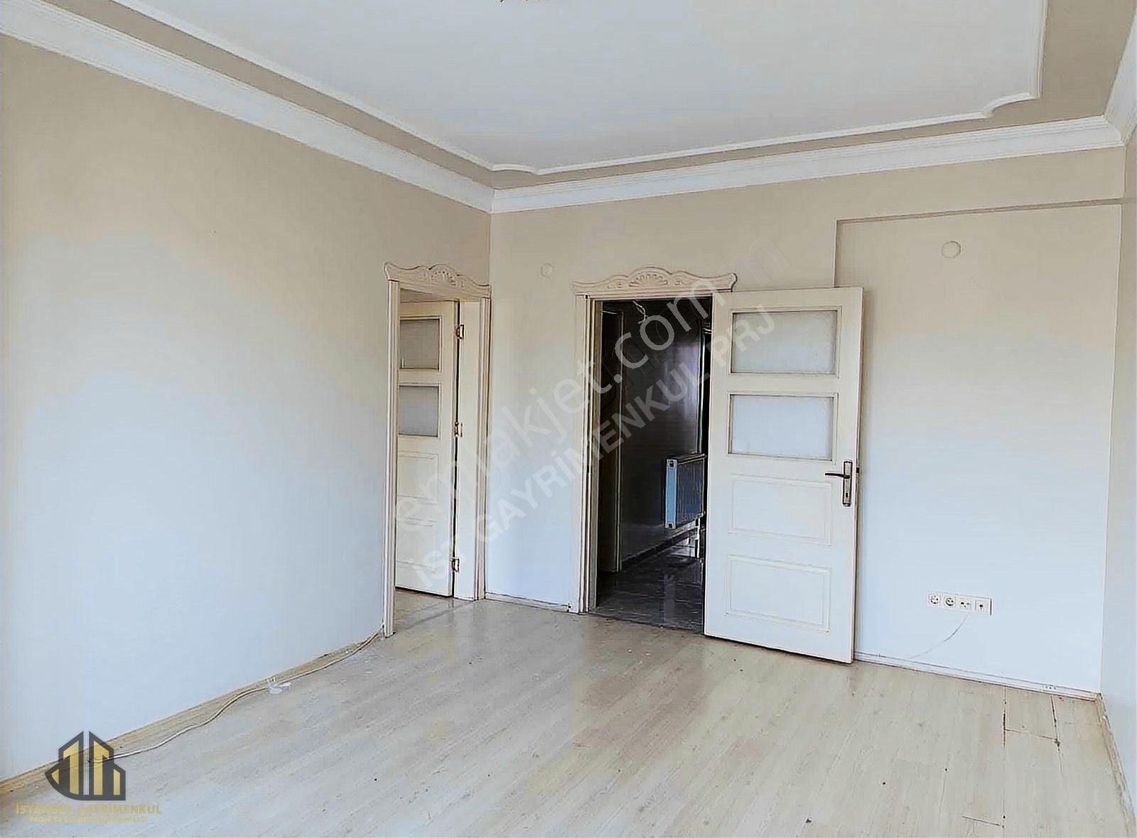 Pendik Çamçeşme Kiralık Daire Çamçeşme'de Ana Caddeye Komşu 3+1 145 M2 Temiz Kullanışlı Daire