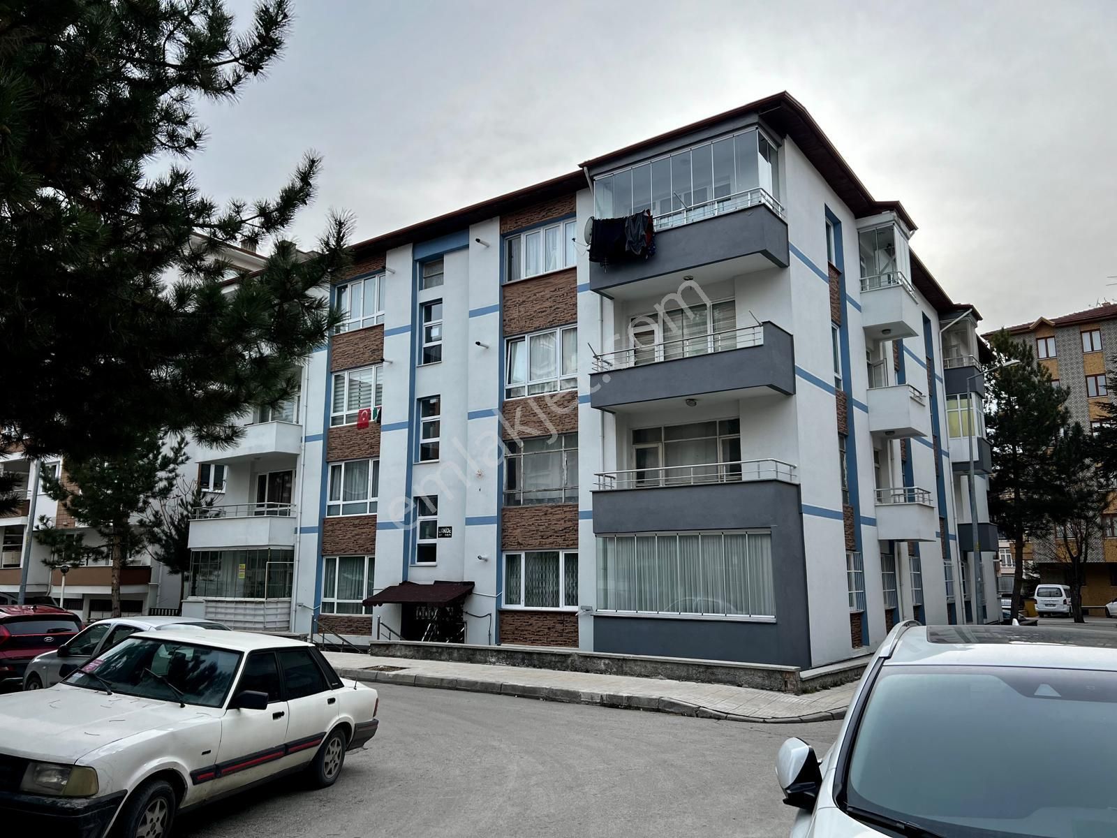 Çorum Merkez Üçtutlar Satılık Daire Rens Gayrimenkul - Ilıca Caddesinde Satılık 3+1 Daire