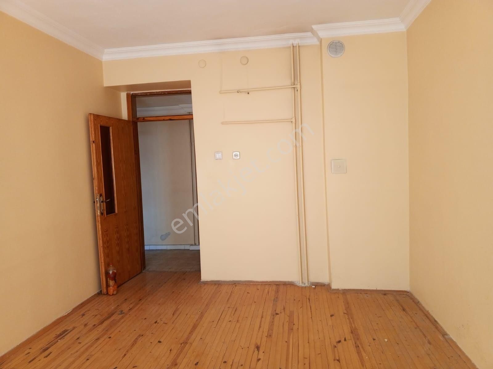 Selçuklu Feritpaşa Satılık Daire Feritpaşa Mah Demir Yolu Caddesinde 5/4 180 M2 3+1 Bakımlı Satılık Daire