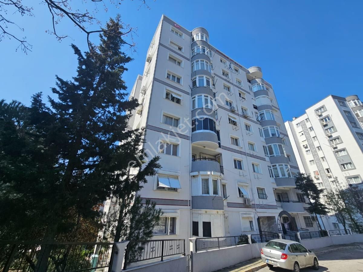 Bornova Evka 4 Satılık Daire Turyaptan Evka4 Mahallesinde Kısmi Tadilatlı Satılık 3+1 Daire