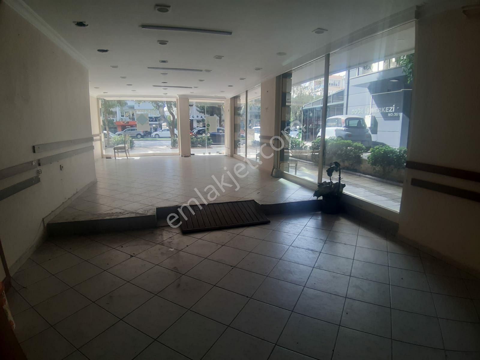 Kiralık Dükkan, Girne Bulvarı Üzerinde, Köfteci Yusuf Yanında