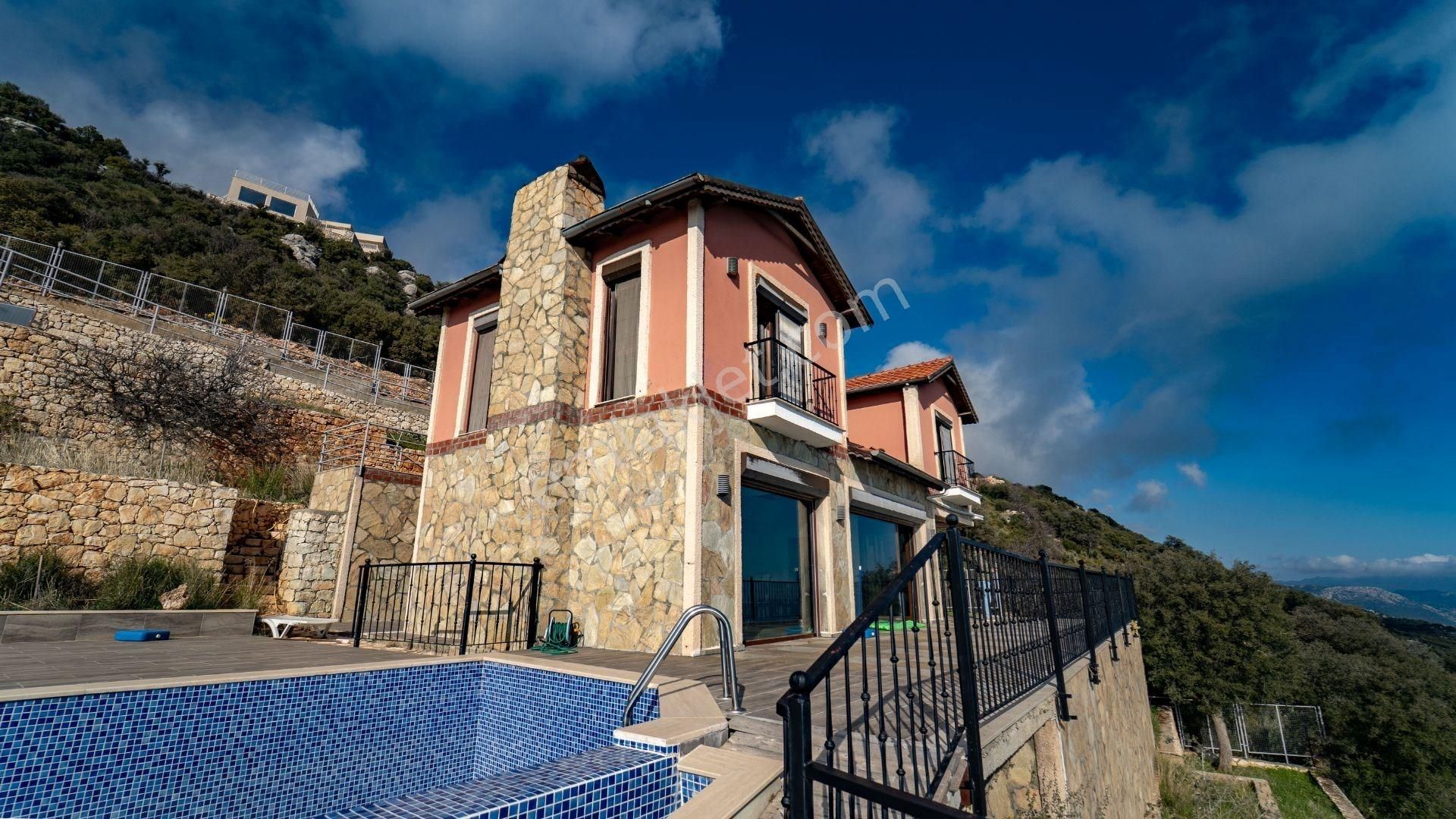 Kaş Gökçeören Satılık Villa Kaş Gökçeören'de Müstakil Havuzlu Panoramik Manzaralı Villa