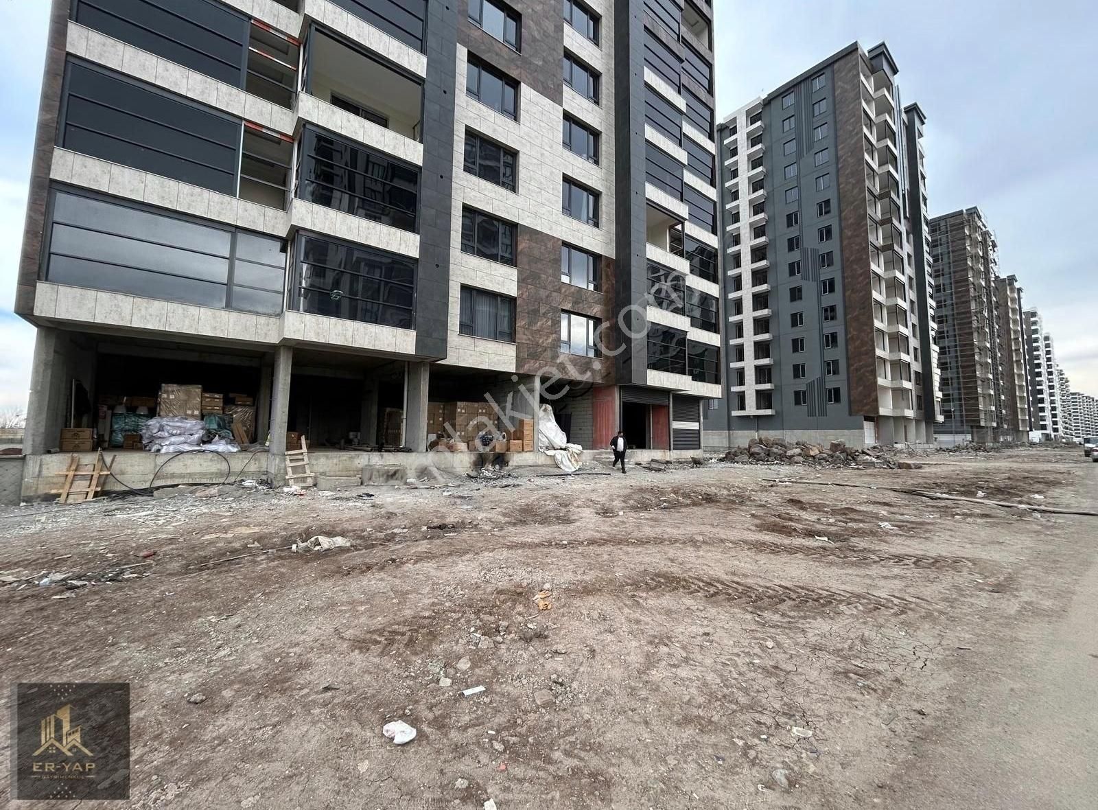 Kayapınar Talaytepe Satılık Dükkan & Mağaza Er-yap Gayrimenkul'dan 270m2 Satılık Dükkanlar