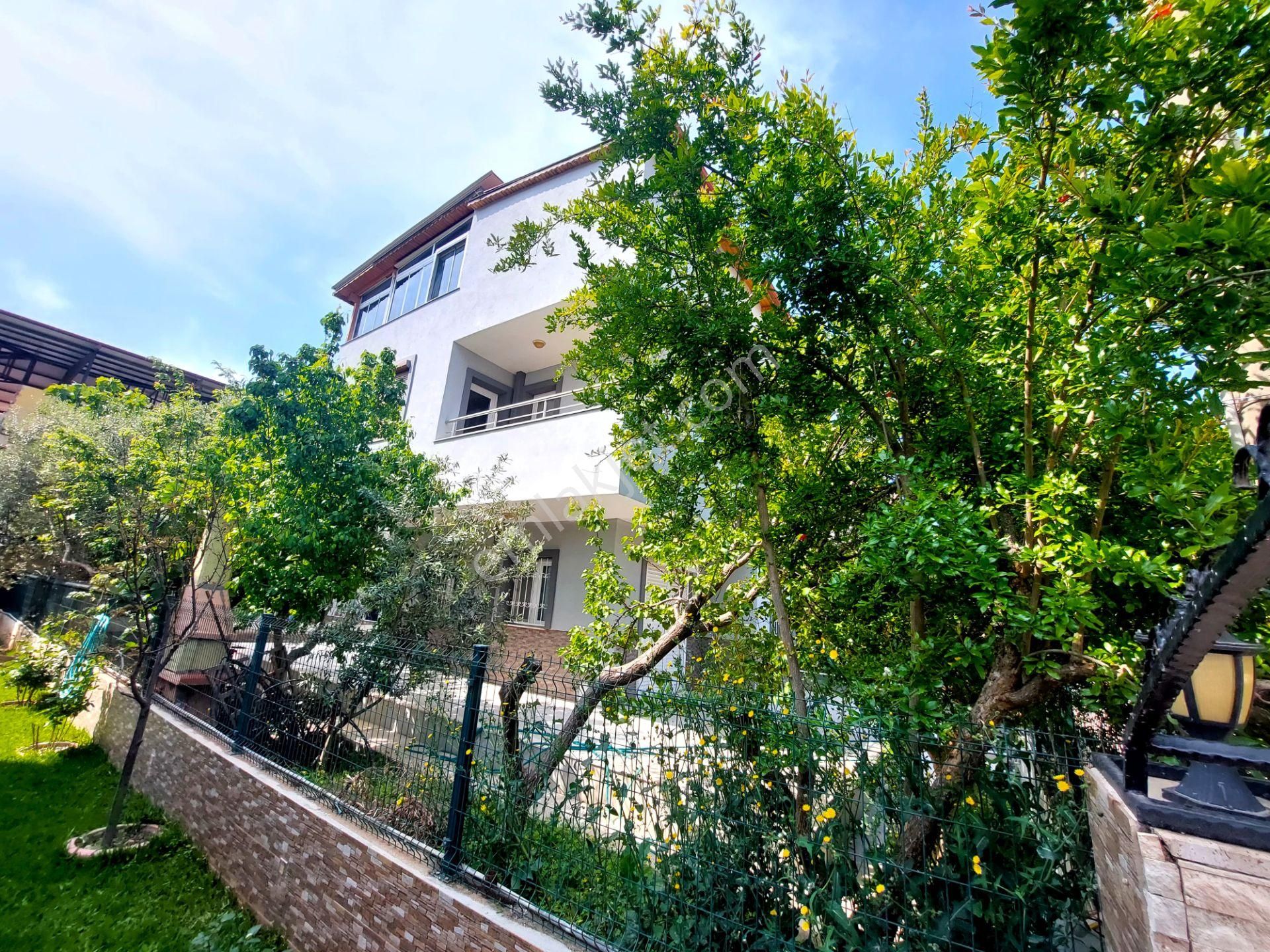 İzmir Seferihisar Doğanbey De Satılık Denize Çok Yakın Yazlık 4+1