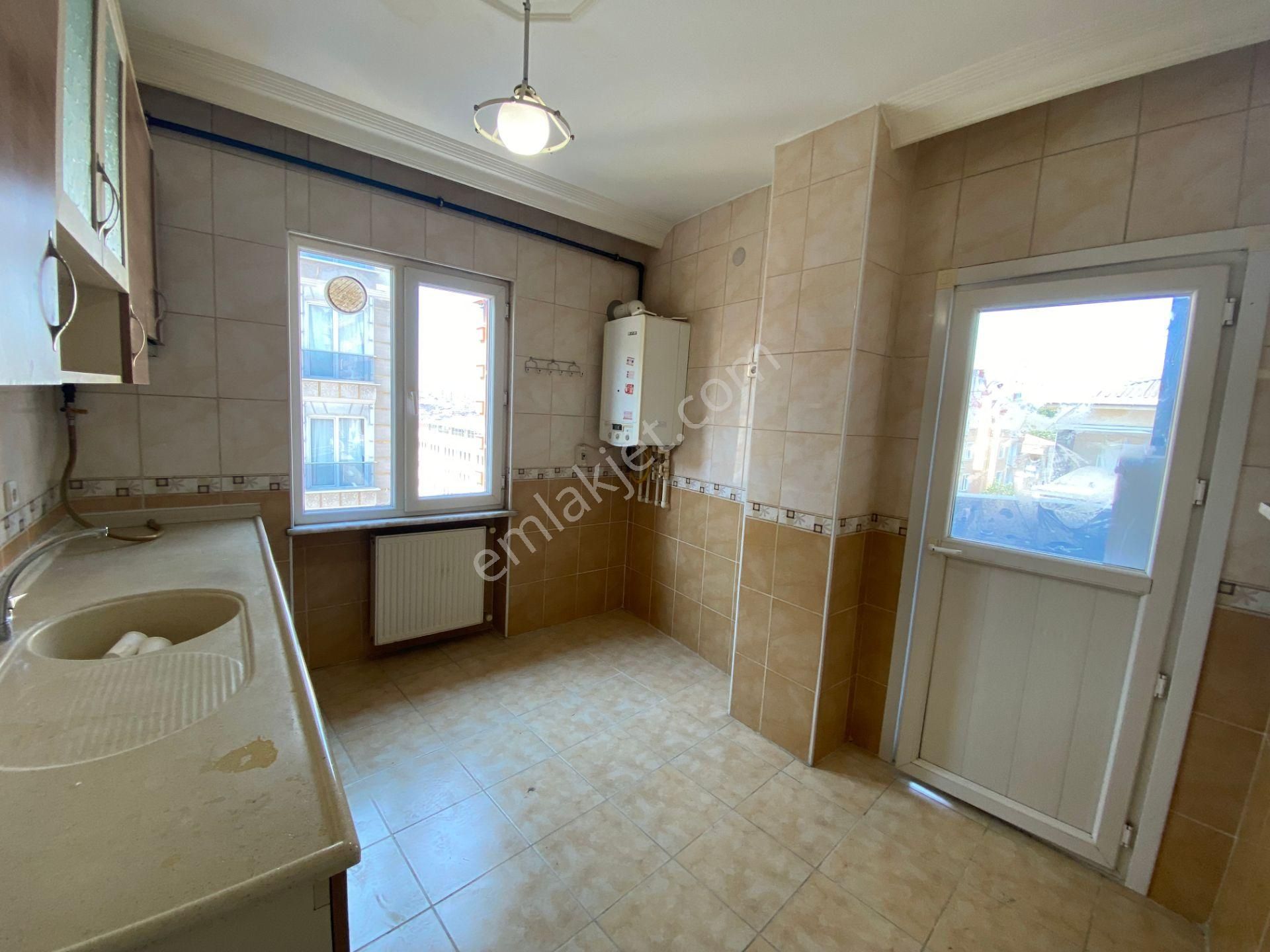 Avrupa Emlaktan Cumhuriyet Mh 150m²4+2 Tek Tapu Dublex,kapıları Ayrı 2 Kiracılı,13 Yıllık,asansörlü - Görsel 3