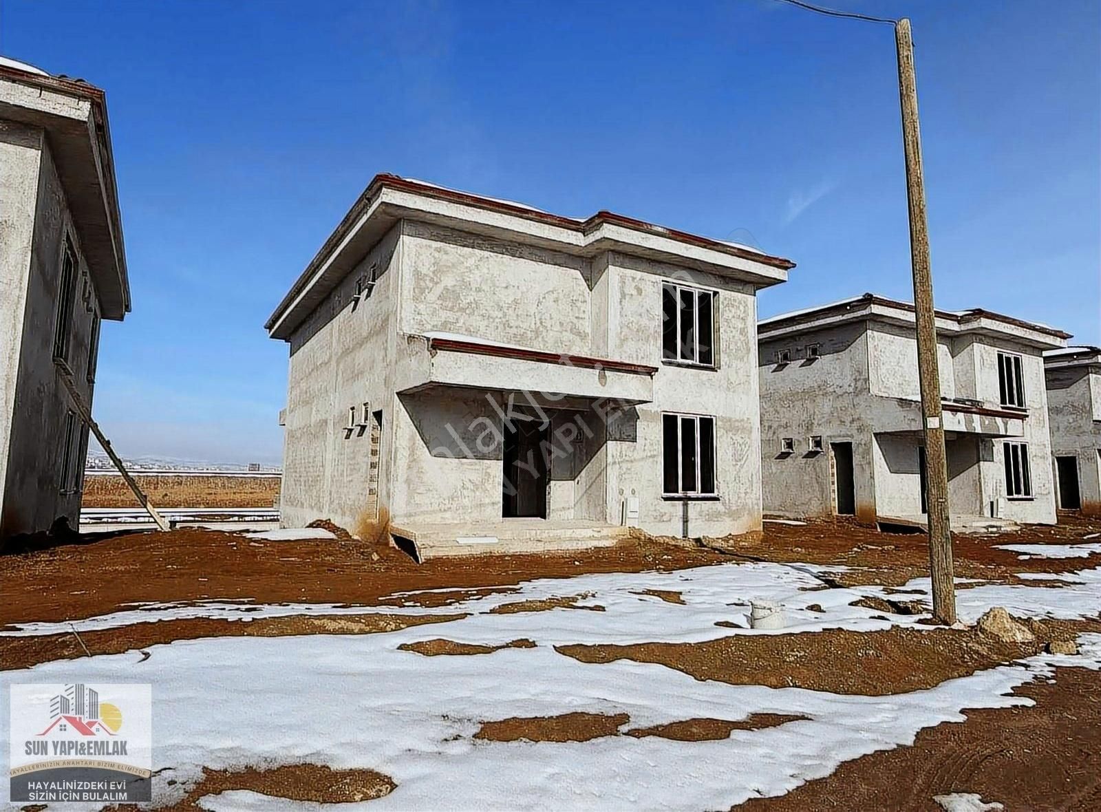 Sivas Merkez Esenyurt Satılık Villa Sun Yapı Emlaktan Esenyurtta 7+2 Satılık Villa