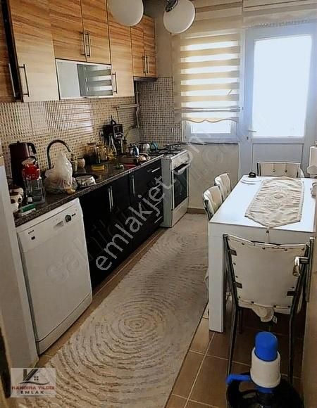 Ümraniye Esenevler Satılık Daire Esenevler'de Yanyolda 3+1 Arakat 120 M2 1.kat Daire