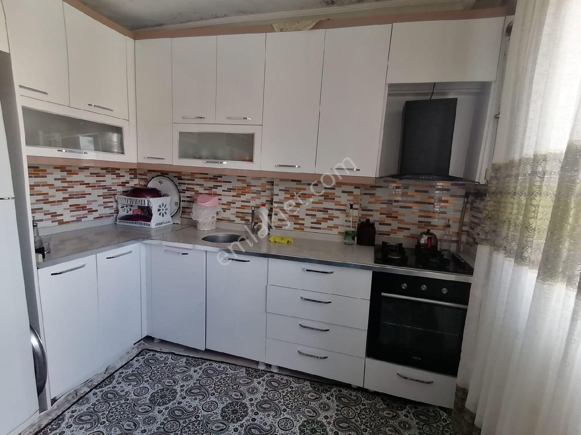 Bağlar Yeniköy Satılık Daire Sayın Sitesi Civarında Satılık 3+1 Daire