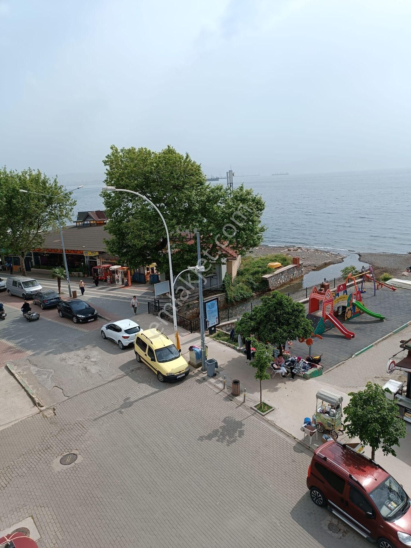 Gemlik Kumla'da Denize Sıfır 2+1 Satılık Daire