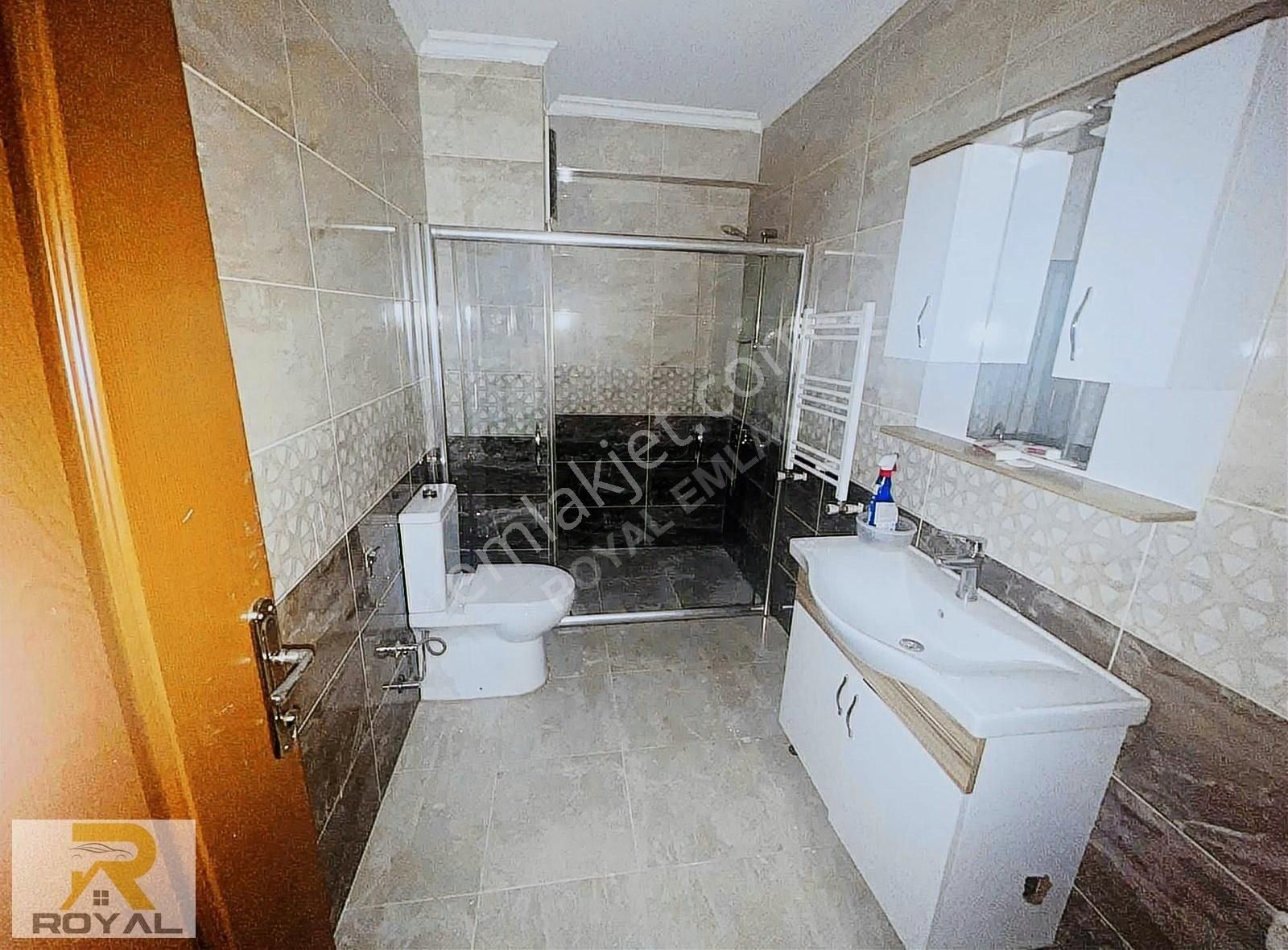 Küçükçekmece Kartaltepe Satılık Daire Royal'den Kartaltepe Mah.de 2+1 80m2 Temiz Arakat Daire