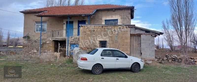 Bünyan Karatay Satılık Müstakil Ev Kayseri Bünyan Karatay'da 2.432m² Avlulu Köy İçi Ev Acil Satılık