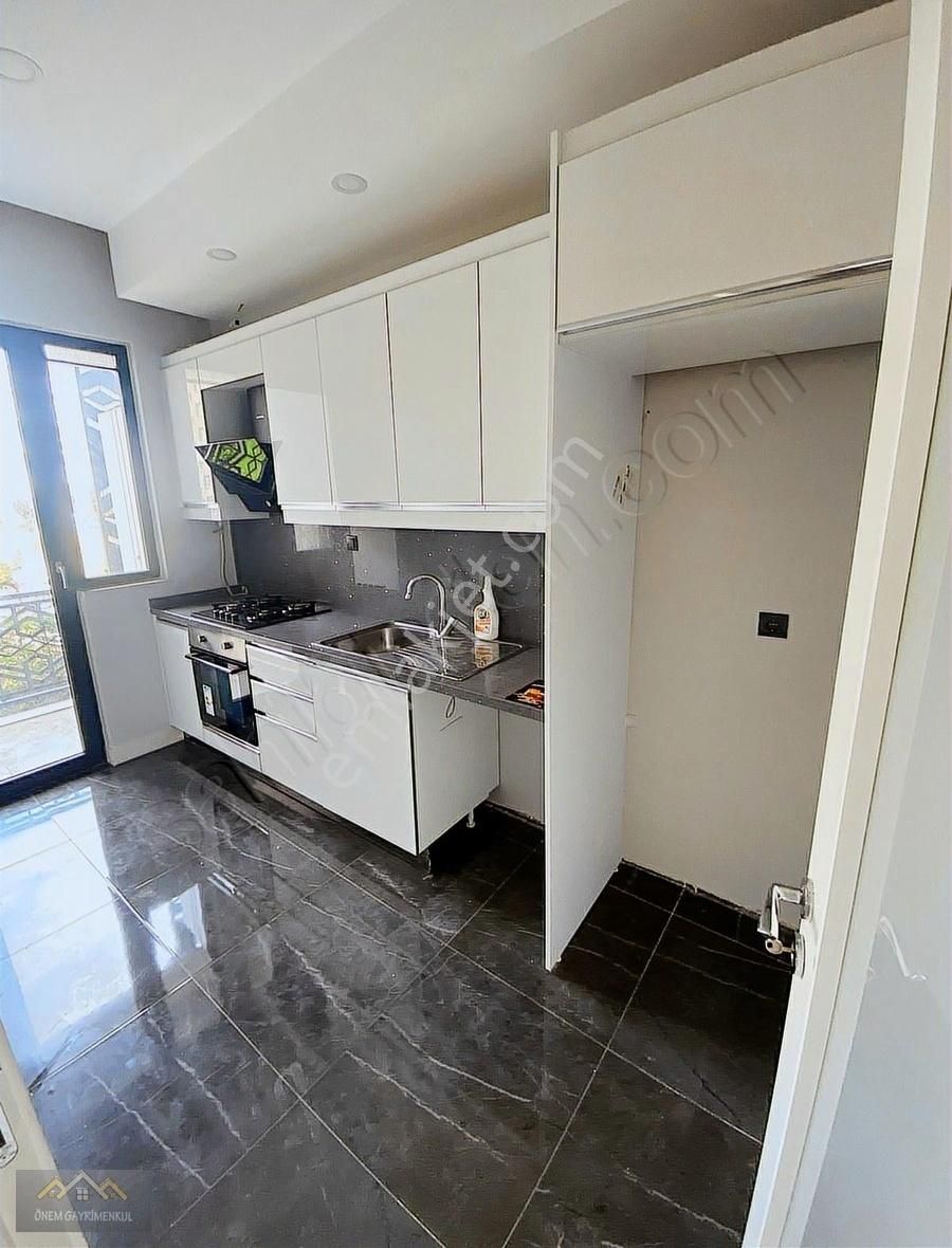 Önem Gayrimenkul'den Süper Konum 1+1 Ara Kat İskanlı Daire - Görsel 6